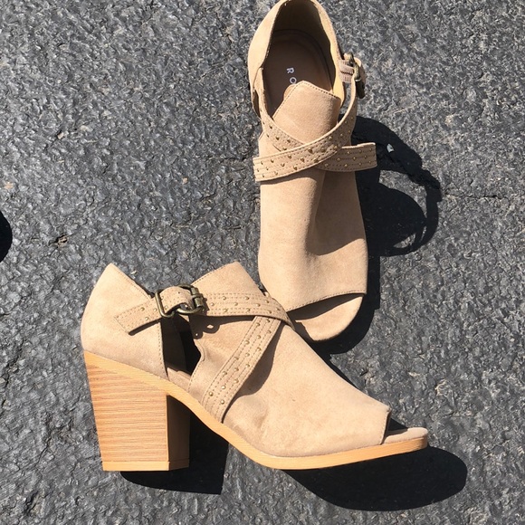 tan womens rocket dog peep toe booties - Picture 2 of 2